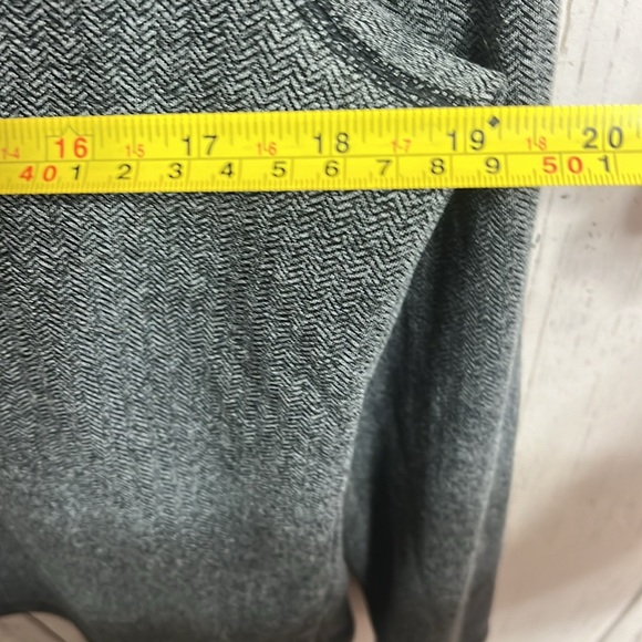 COPY - Under Armour Houndstooth Black Gray 1/4 zip pullover Size small - Picture 6 of 8